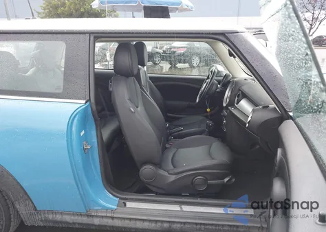 2013 Mini Hardtop Cooper z USA, uszkodzony, nr VIN WMWSU3C51DT683589